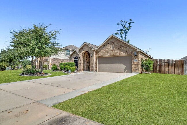 Primary Photo - Welcome home to this beautifully maintaine...