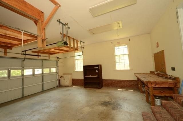 Building Photo - 113 Wesleyan Ct