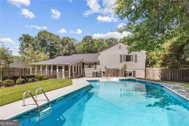 Building Photo - 472 Barnsdale Dr