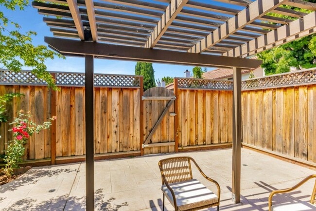 Building Photo - 35617 McCarty Common