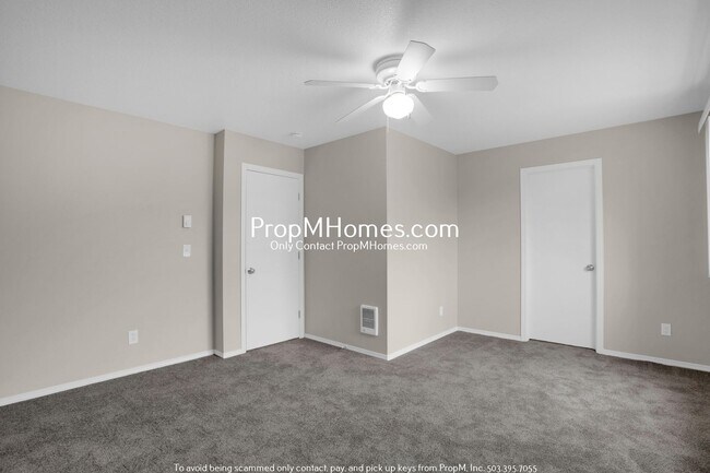 Building Photo - Three Bedroom Gem in Jennings Lodge - Garage Included!