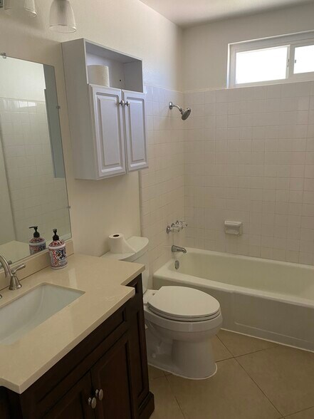 Building Photo - 4076 Mira Costa St