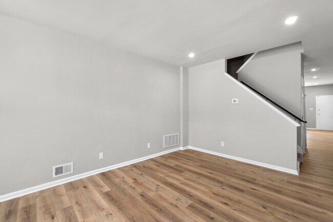 Building Photo - 2505 E Fayette St