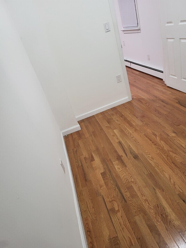 Building Photo - 89 W 21st St