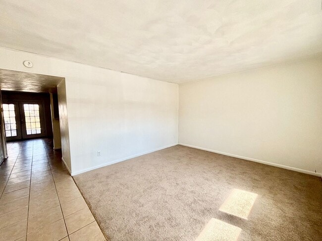 Building Photo - Cozy Townhome in Virginia Beach