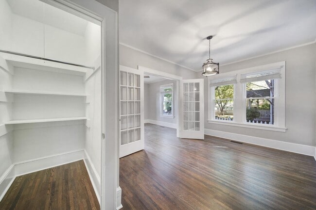 Building Photo - Newly Renovated 1 Bed 1 Bath Condo Near Up...