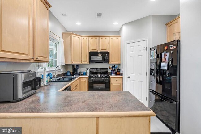 Building Photo - 8628 Ellesmere Way