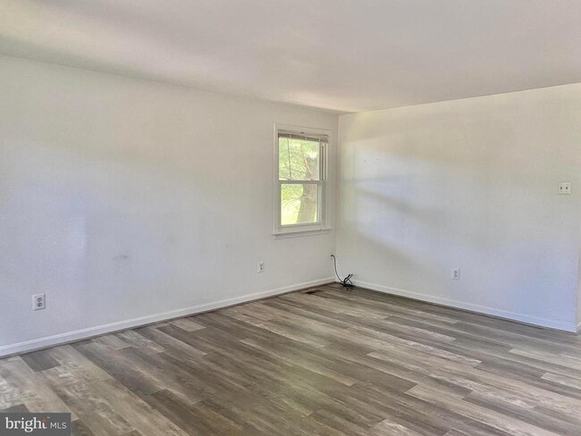 Building Photo - 7351 Crestleigh Cir