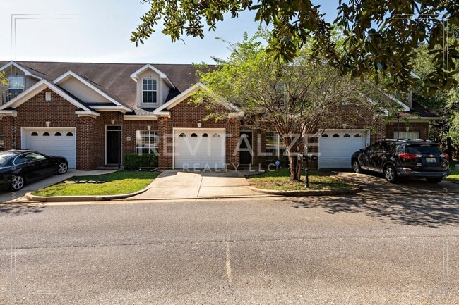 Building Photo - 3 Bed 3 Bath Townhome in West Mobile