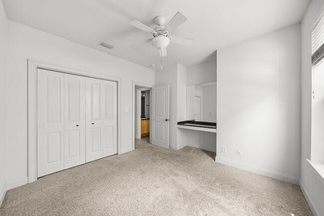 Building Photo - 11 S Wildflower Dr