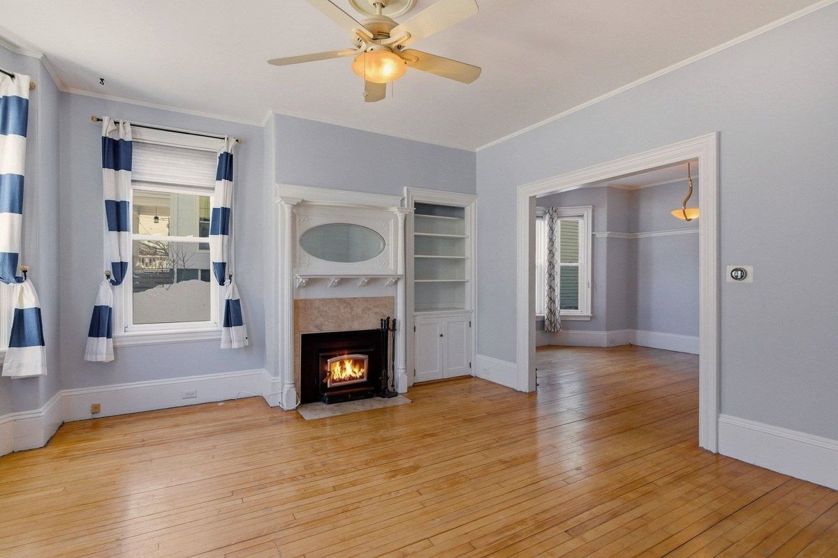 Building Photo - 514 Middle, 1