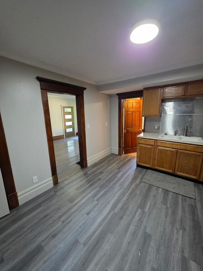 Building Photo - 164 E Church St