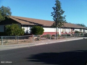 Building Photo - 619 E Knoll St