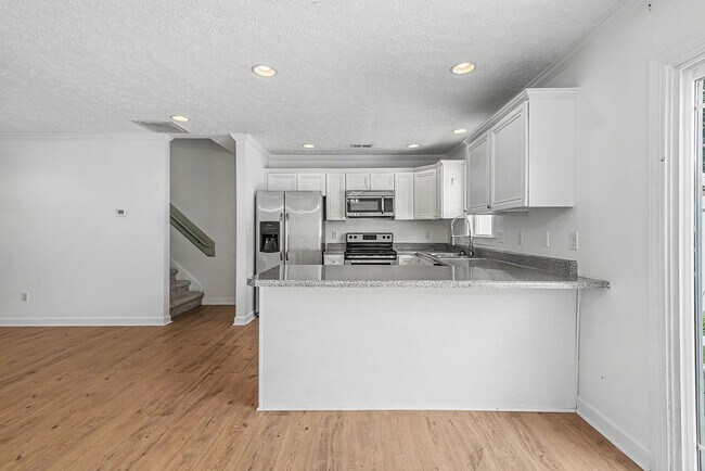 Building Photo - 105 Kenan Lp