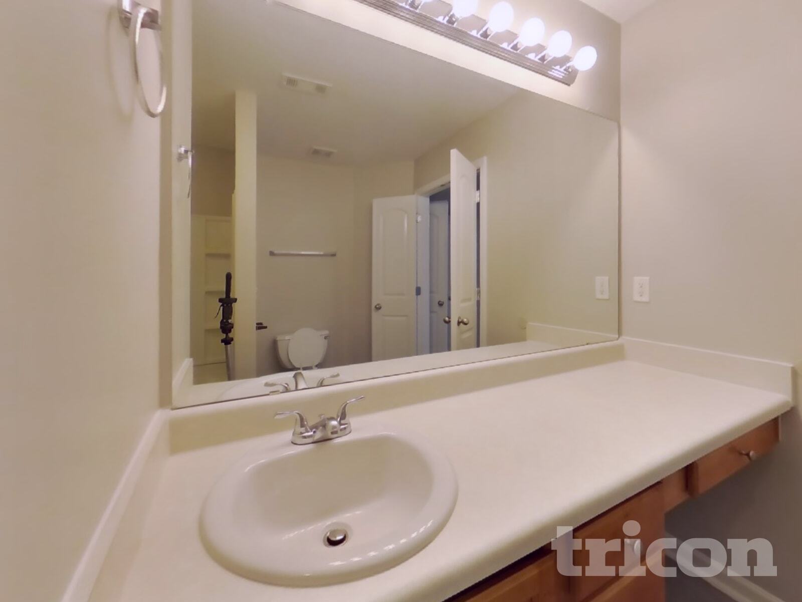 Building Photo - 68 Camden Way