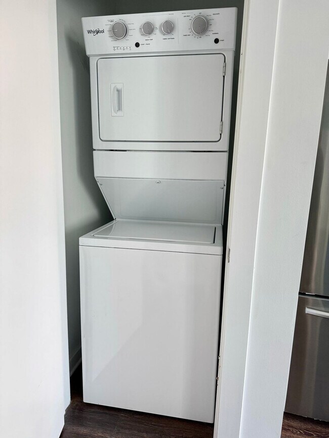 Building Photo - 542 Boulevard NE