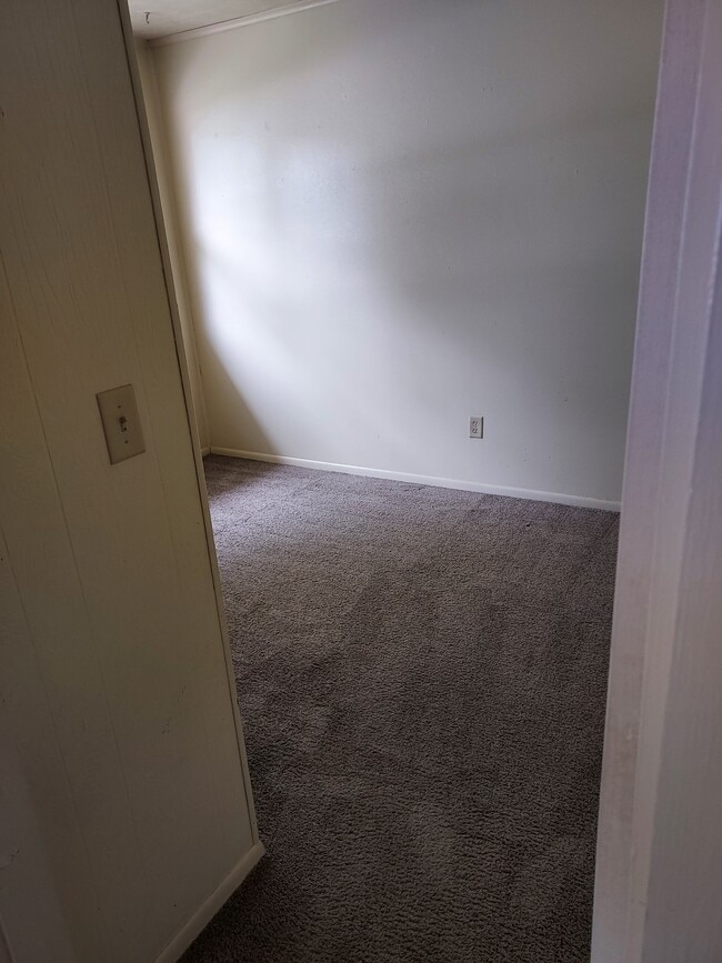 Building Photo - Hofer Duplex