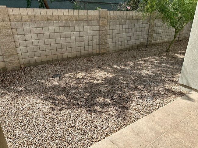 Building Photo - Gorgeous 2 bedroom / 2 bath condo in The E...