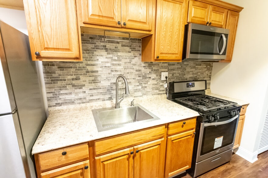 Kitchen - 4215 Dix St NE