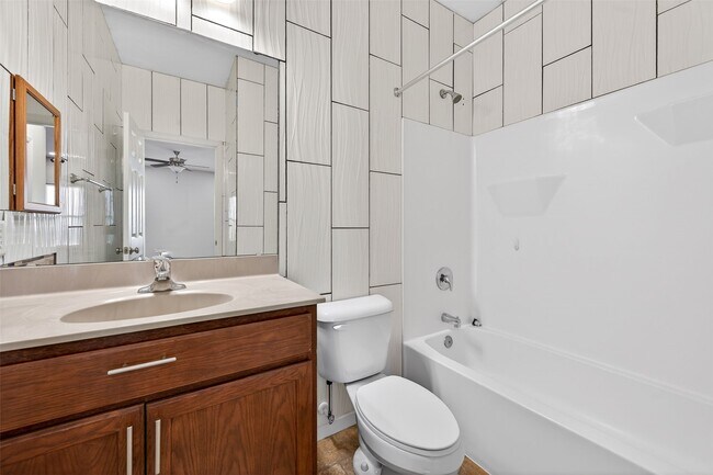 Building Photo - 3501 Charlestowne Crossing Dr