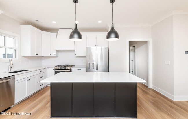 Building Photo - 6100 Passionflower Dr