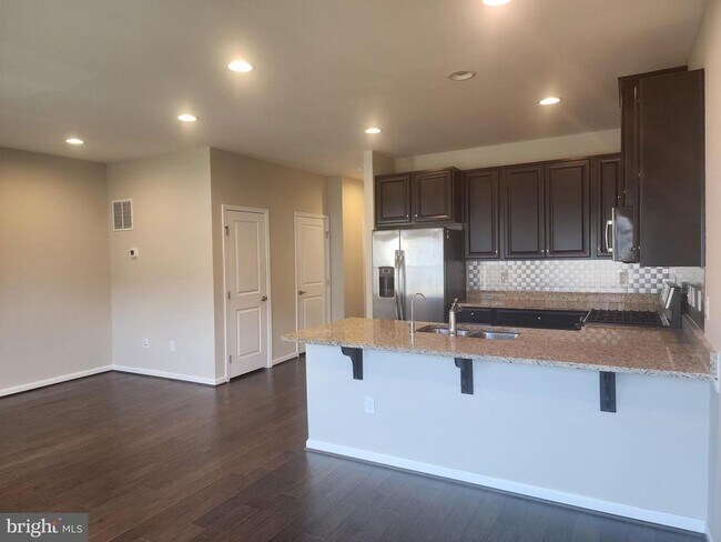 Building Photo - 439 Goodwick Dr