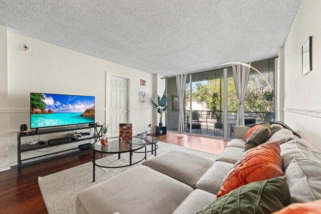 Building Photo - 113 Royal Pk Dr