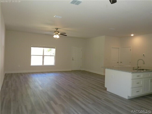Building Photo - 7202 Everest Ave
