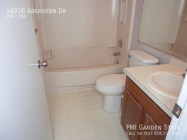 Building Photo - 4803B Aberdeen Dr