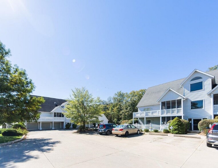 Building Photo - 1346 S College Mall Rd