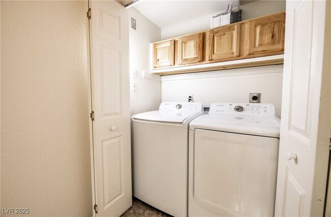 Building Photo - 363 Seine Way