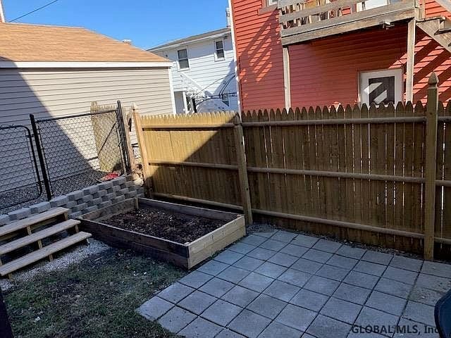 Building Photo - 33 George St