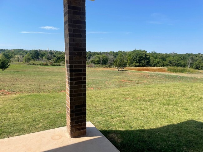 Building Photo - Serene and rural, close to Chickasha and B...