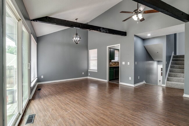 Building Photo - 4106 Mason Dr