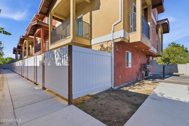 Building Photo - 1740 Patricia Ave