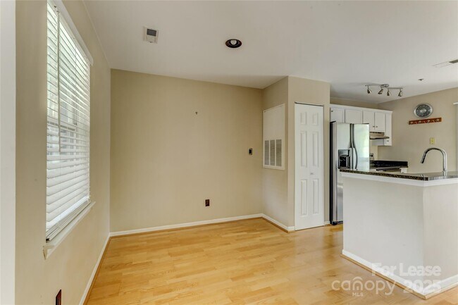 Building Photo - 501 Olmsted Park Pl