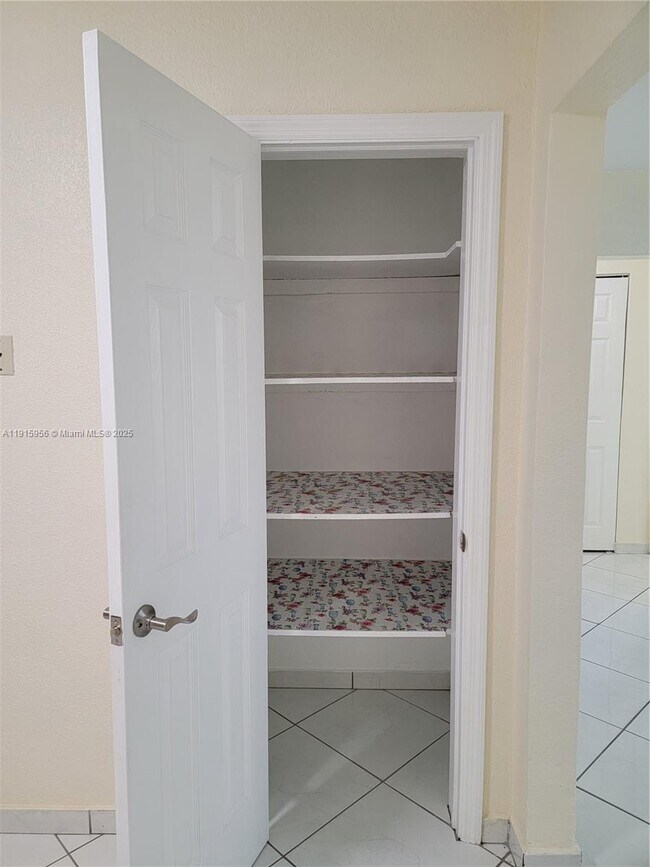 Building Photo - 1037 W 23rd St