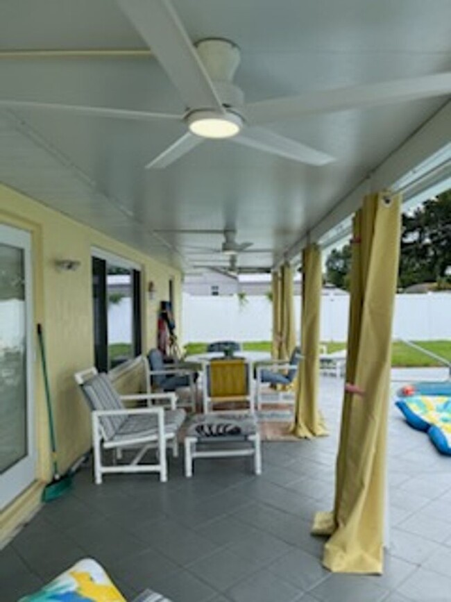 Building Photo - 3 BEDROOM POOL HOME OASIS IN FLORIDA SHORE...