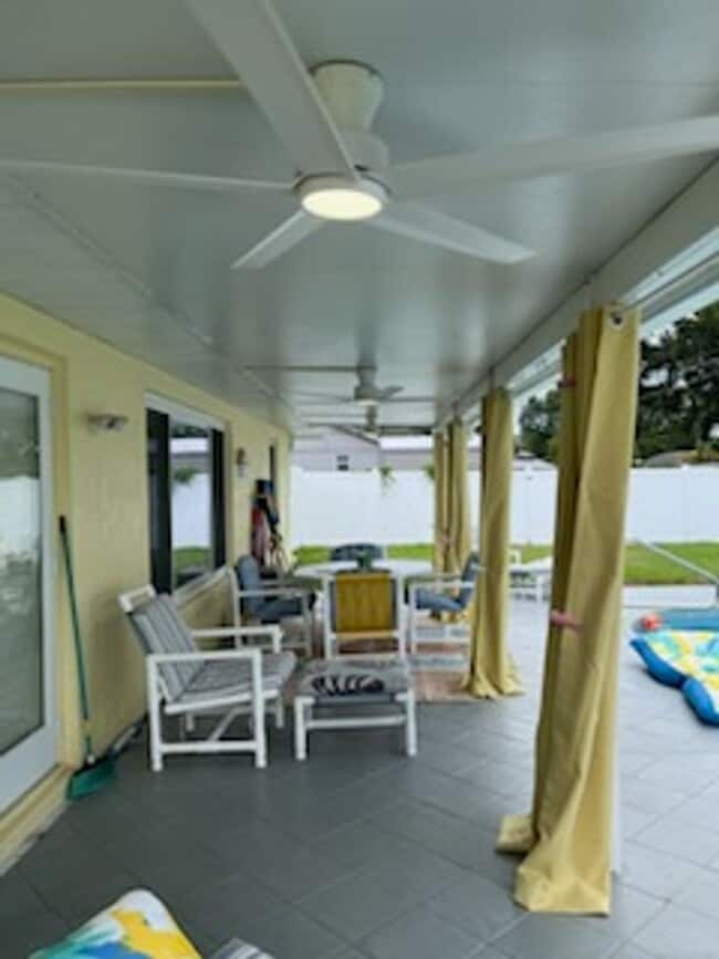 Building Photo - 3208 Royal Palm Dr
