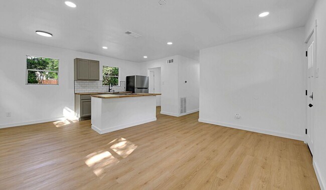 Building Photo - 2809 Parrott Ave