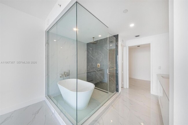 Building Photo - 700 NE 24th St