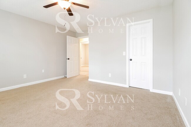 Building Photo - 520 Country Garden Dr