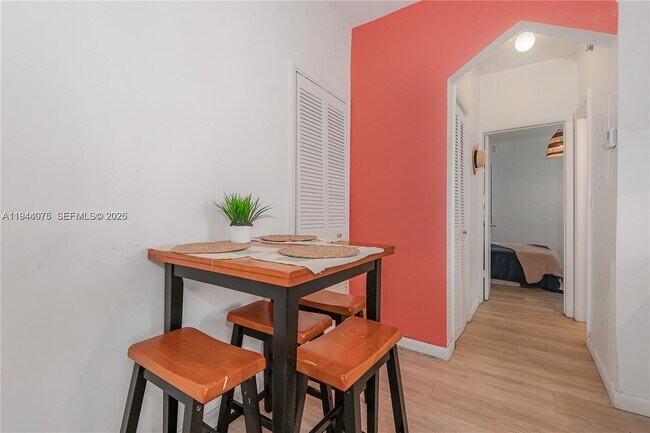 Building Photo - 530 15th St