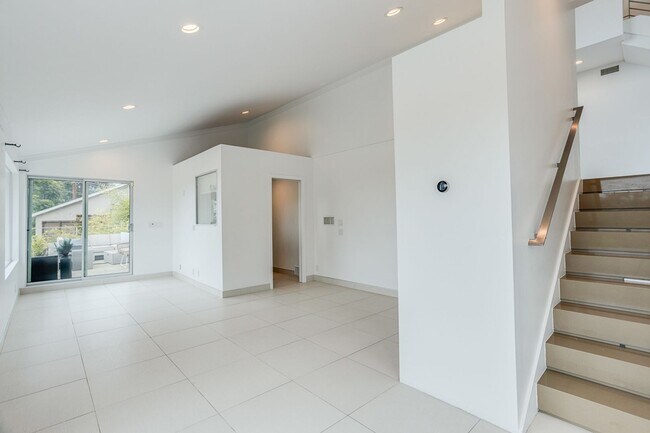 Building Photo - 11354 Sunshine Terrace