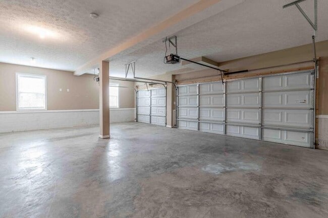 Building Photo - 1063 Freedom Dr