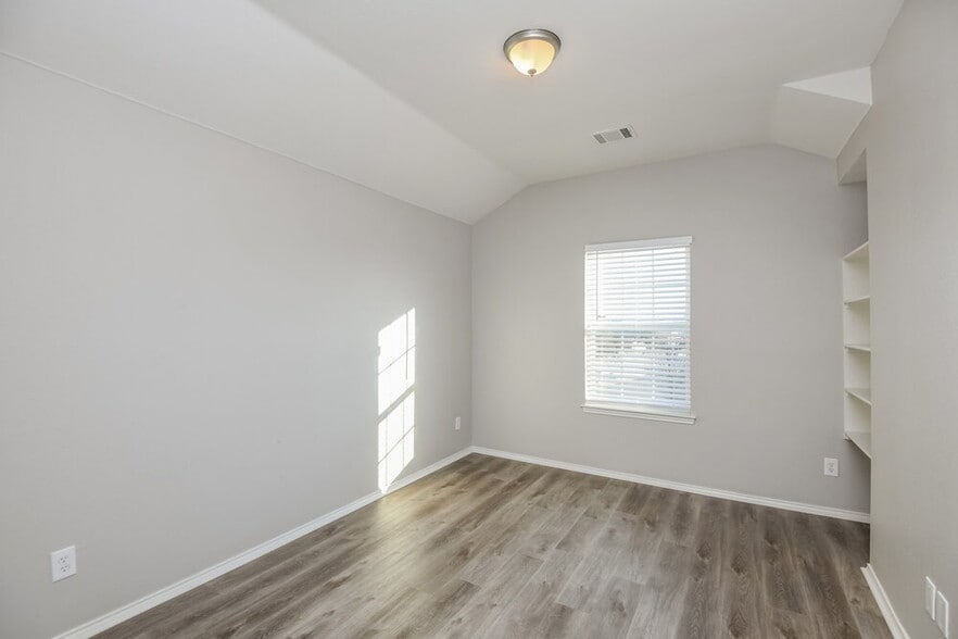 Building Photo - 5704 Parkview Hills Ln