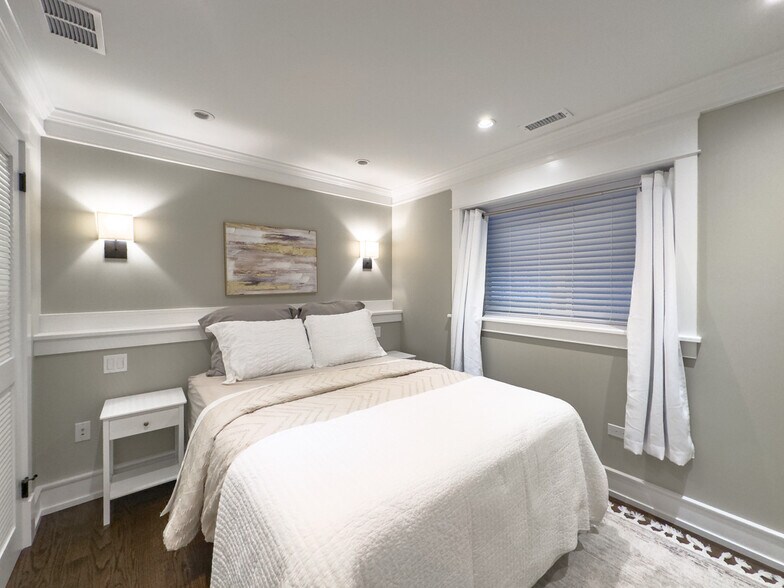 Building Photo - 3453 N Hoyne Ave