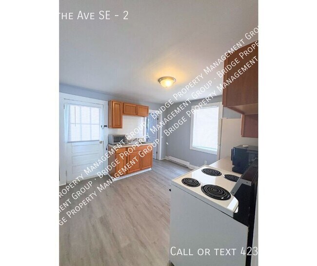 Building Photo - 1290 Blythe Ave SE