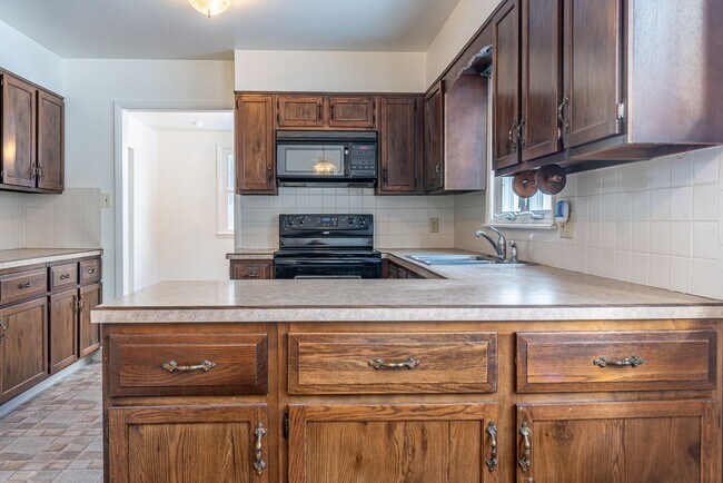 Building Photo - **Charming Colonial in Picturesque Lower Milford Township**