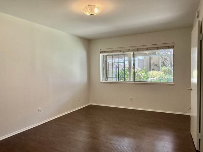 Building Photo - 1656 Orinda Ct